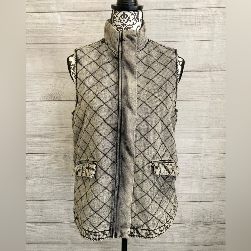 Stoosh Vintage Denim | NWT Women’s Sleeveless Quilted Button Front Vest - Picture 3 of 11